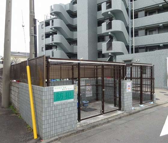 Ｒマンション　ゴミストッカー加工組み