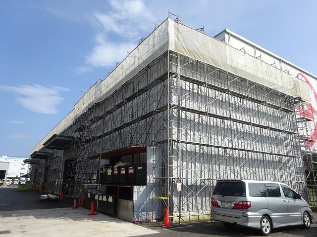 浦安工場屋根改修足場仮設工事
