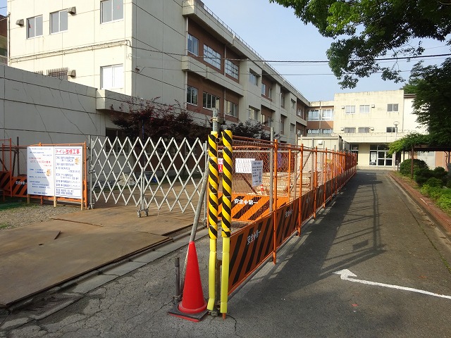 K中学校トイレ改修現場仮囲い設置工事