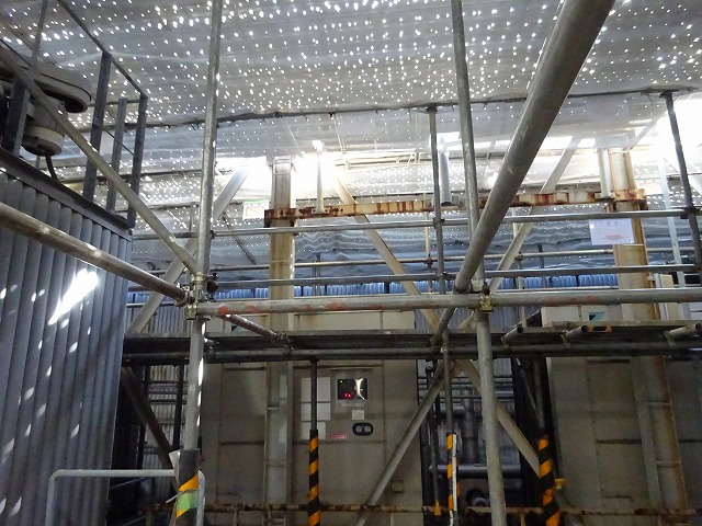 Ｓ会館屋上機械室内ステージ仮設工事